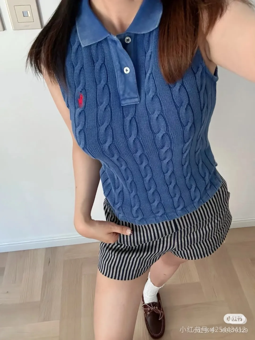 P166 💰 "Top quality" Style number: DS023# (not off the shelves all year round) [Ralph Lauren POLO lapel solid color pony embroidered logo knitted vest short sleeves] ✅Ralph Lauren Ralph Lauren classic basic versatile all-season cardigan knitted POLO vest vest short sleeves ✅Main supplier platform live broadcast Wholesale entity Replacement when out of stock Not off the shelf ✅ZP quality 1:1 version Scan the code to enter the GF website Counter quality ✅Details and quality are the only one in Guangzhou. Imported quality cotton yarn, focusing on high-end, cost-effective. Needless to say good quality. ✅Restore the original version. The maximum size can be worn up to 150 pounds. Loose, comfortable and stress-free. Olive green, denim blue, Chinese red